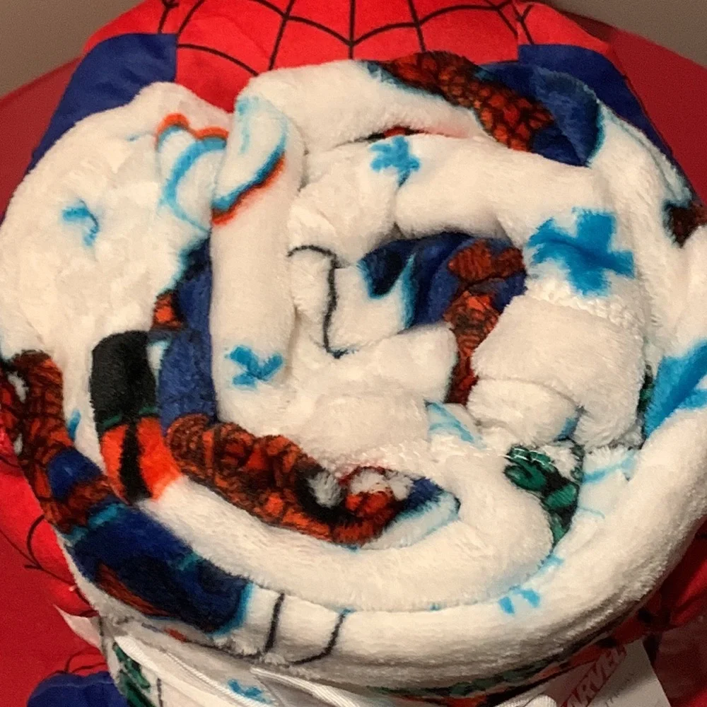 Marvel Spider-Man Holiday throw with pillow buddy